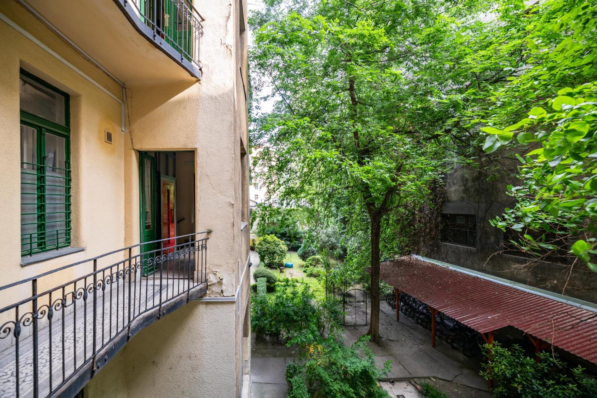 Jungle Aesthetics Downtown Apartman Aircon And Garage Parking Budapeszt Zewnętrze zdjęcie
